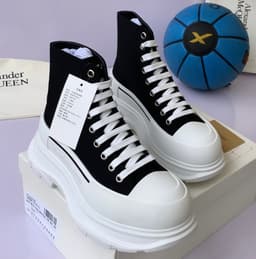 ALEXANDRE McQUEEN